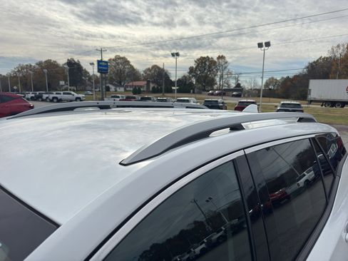 Used 2024 GMC Terrain SLT image 8