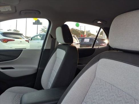 Used 2022 Chevrolet Equinox LS w/ LS Convenience Package image 26