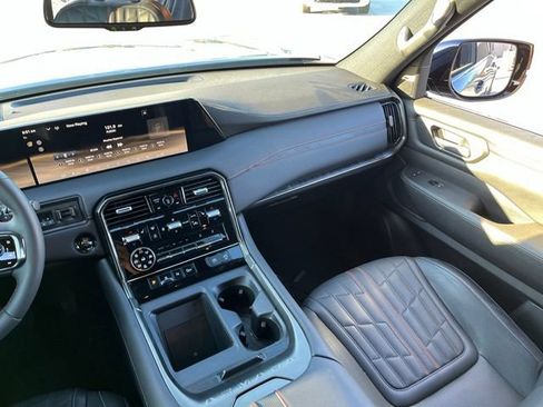 Used 2026 Nissan Armada PRO-4X w/ Captain's Chari Seat Package AWD/4WD image 10