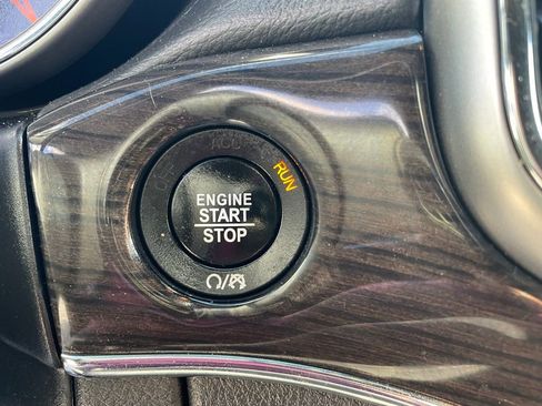 Used 2018 Jeep Grand Cherokee Overland image 9