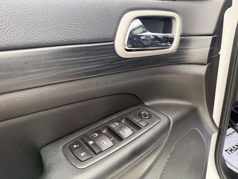 Used 2020 Jeep Grand Cherokee Altitude AWD/4WD image 18