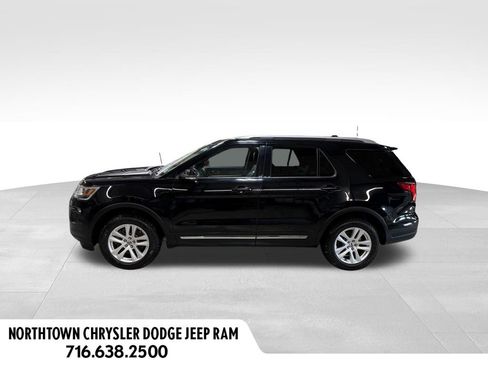 Used 2018 Ford Explorer XLT w/ Equipment Group 202A AWD/4WD image 2