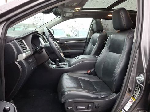 Used 2017 Toyota Highlander Limited Platinum image 14