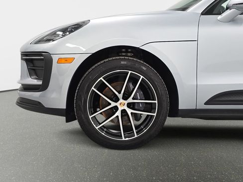 Certified 2025 Porsche Macan AWD/4WD image 10