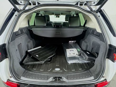 Used 2025 Land Rover Discovery Sport S image 25