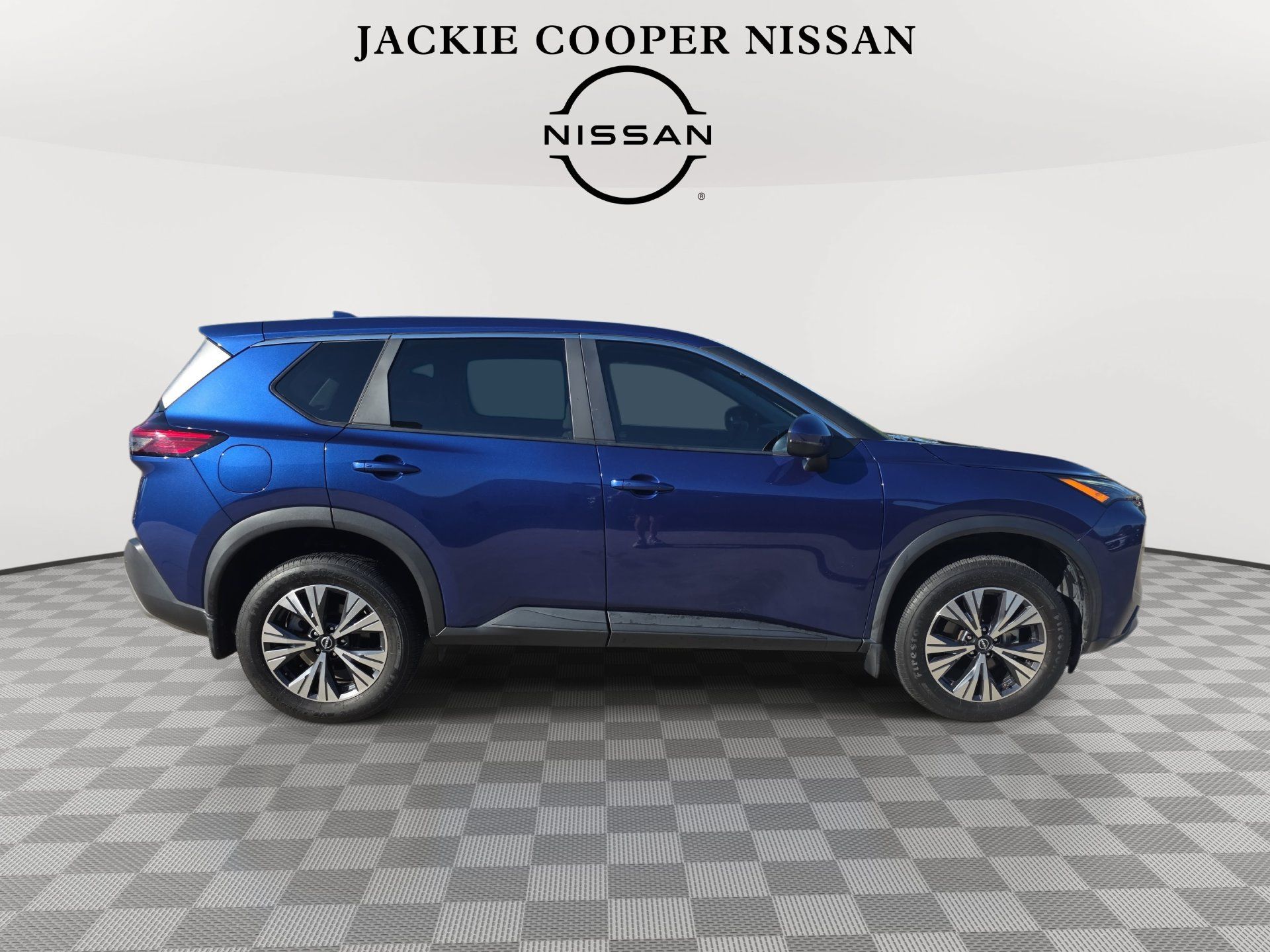 Used 2023 Nissan Rogue SV FWD image 4
