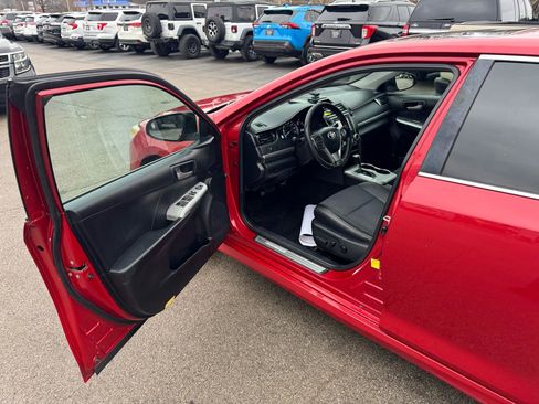 Used 2012 Toyota Camry SE w/ Convenience Pkg FWD image 15