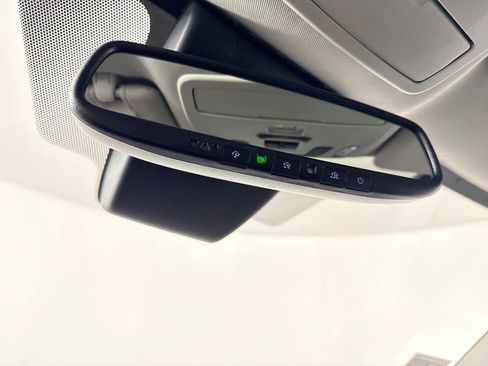 Certified 2025 Toyota Sienna XLE FWD image 23