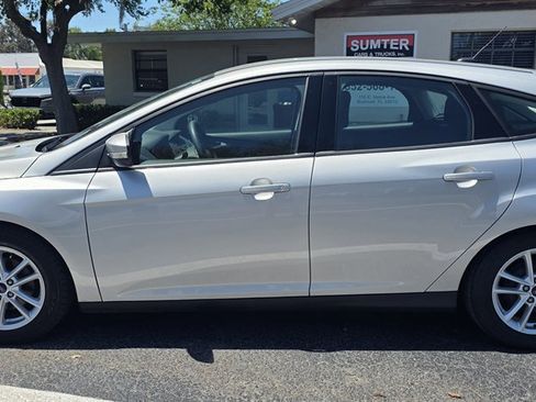 Used 2016 Ford Focus SE image 2