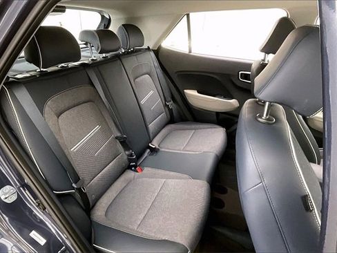 Certified 2025 Hyundai Venue Limited image 18