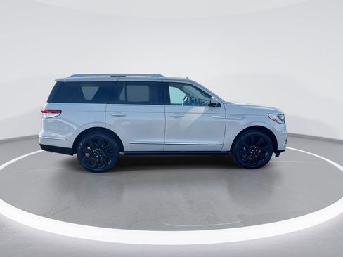 Used 2024 Lincoln Navigator Reserve AWD/4WD image 9