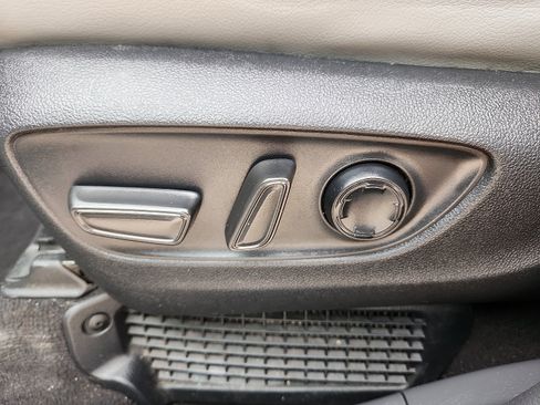 Used 2023 Toyota Sienna XLE w/ XLE Plus Package FWD image 13
