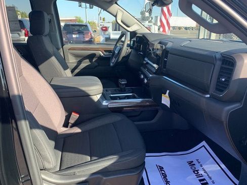 New 2025 GMC Sierra 1500 Elevation image 13