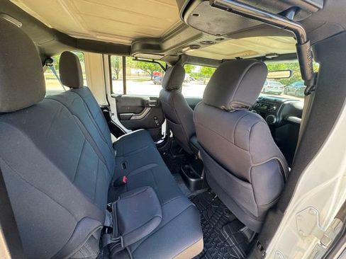 Used 2015 Jeep Wrangler Unlimited Sport w/ Connectivity Group image 16