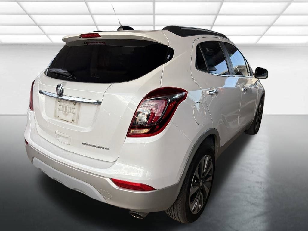 Used 2018 Buick Encore Essence FWD image 2