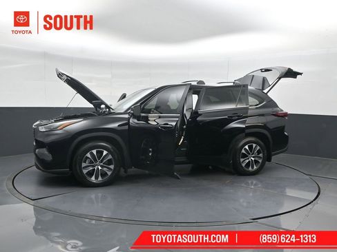 Used 2024 Toyota Highlander XLE image 51