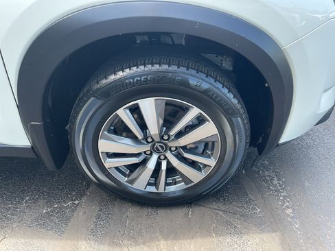 Used 2023 Nissan Pathfinder SL AWD/4WD image 6