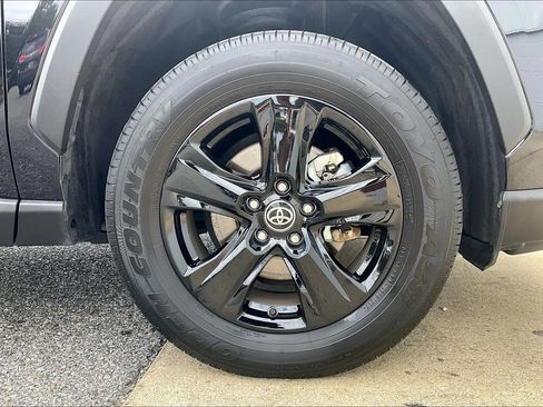 Used 2025 Toyota RAV4 XLE AWD/4WD image 11