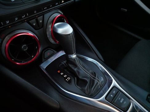 Used 2021 Chevrolet Camaro LT w/ Technology Package image 24