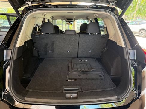 Used 2025 Nissan Rogue SV FWD image 27