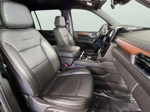 Used 2025 GMC Yukon XL Denali AWD/4WD image 37