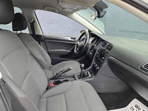 Used 2018 Volkswagen Golf S image 10