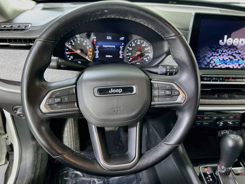 Used 2022 Jeep Compass Latitude w/ Sun and Sound Group AWD/4WD image 11