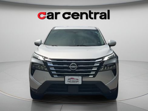 Used 2024 Nissan Rogue SV AWD/4WD image 9