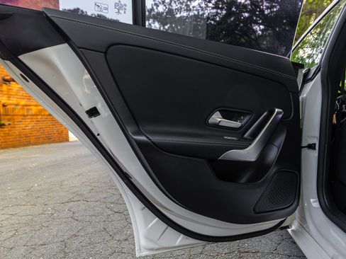 Used 2020 Mercedes-Benz CLA 250 image 32