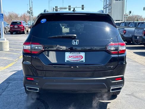 Certified 2025 Honda Pilot Black Edition image 10
