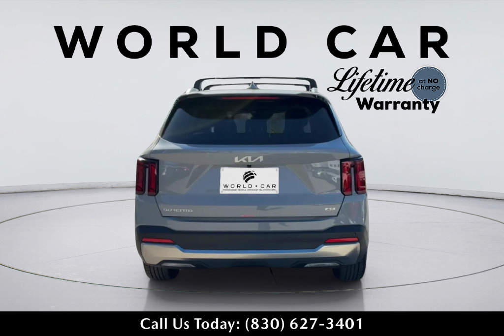 Used 2025 Kia Sorento S AWD/4WD image 4