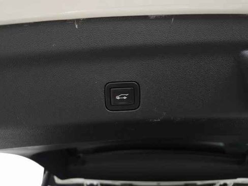 Used 2023 GMC Yukon Denali image 10