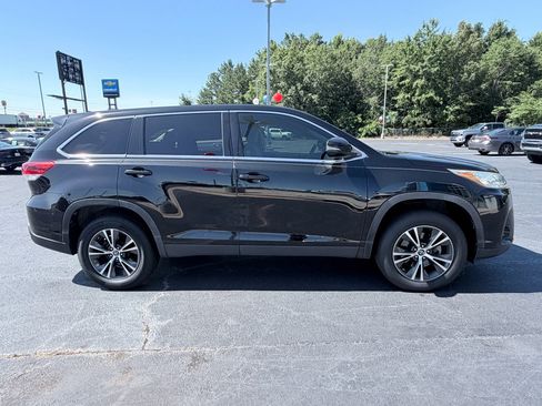 Used 2019 Toyota Highlander LE FWD image 4