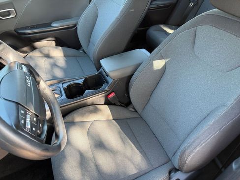 Used 2025 Kia K4 LXS image 37