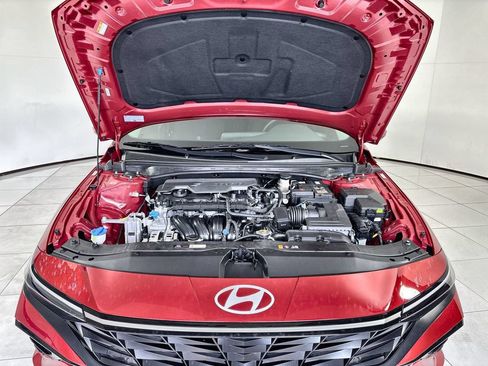 Certified 2025 Hyundai Elantra SEL FWD image 18
