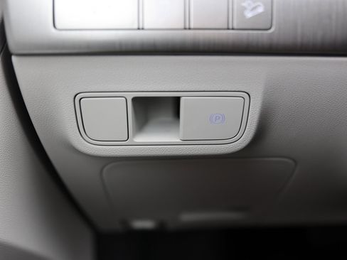 Certified 2025 Hyundai Kona SEL image 34