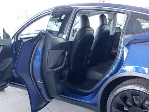 Used 2021 Tesla Model Y Long Range AWD/4WD image 29