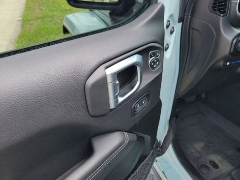 Used 2023 Jeep Wrangler Unlimited Sahara AWD/4WD image 10