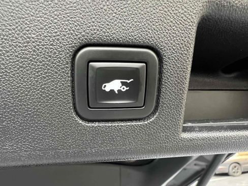 Used 2020 Chevrolet Equinox Premier image 10