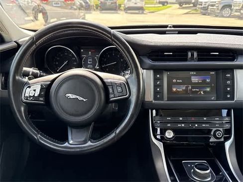 Used 2018 Jaguar XF 25t image 17