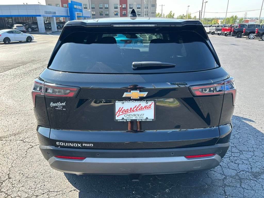 Used 2026 Chevrolet Equinox LT AWD/4WD image 6