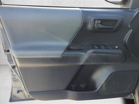 Used 2018 Toyota Tacoma SR image 7