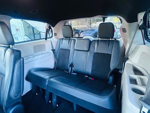 Used 2020 Dodge Grand Caravan SXT FWD image 12