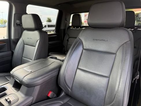 Used 2025 GMC Sierra 2500 Denali w/ Denali Reserve Package AWD/4WD image 12