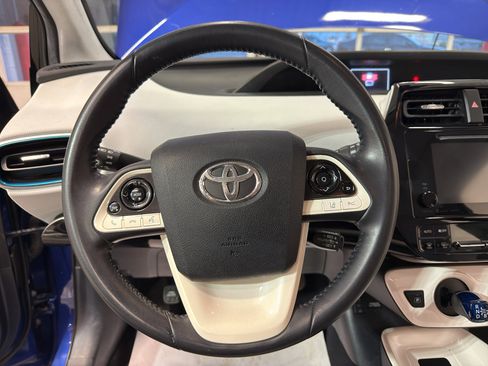 Used 2016 Toyota Prius Four image 16
