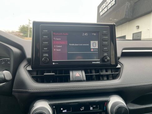 Used 2020 Toyota RAV4 LE AWD/4WD image 18