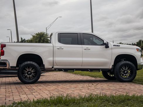 Used 2025 Chevrolet Silverado 1500 LT AWD/4WD image 6