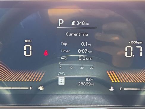 Used 2025 Kia Carnival FWD image 28