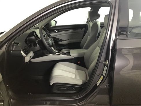 Used 2019 Honda Accord EX image 8