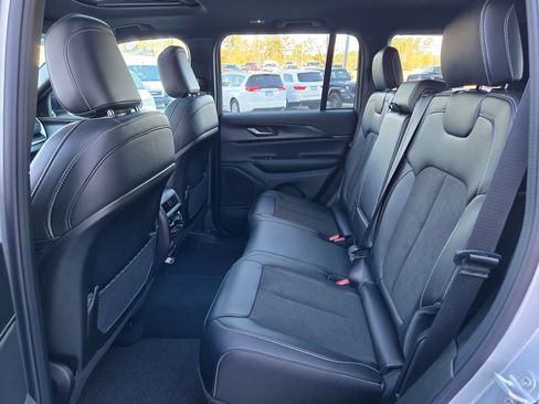 New 2025 Jeep Grand Cherokee Altitude image 27